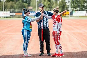 NAISTEN SUPERPESIS, PUOLIVÄLIERÄT: Jussittaret - Roihuttaret