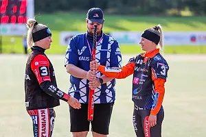 NAISTEN SUPERPESIS: Pesäkarhut - Mailattaret