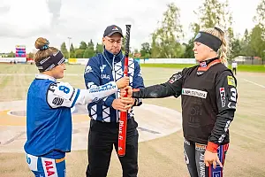 NAISTEN SUPERPESIS, VÄLIERÄT: Virkiä - Pesäkarhut
