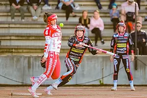 SUPERPESIS: Jussittaret - Pesäkarhut